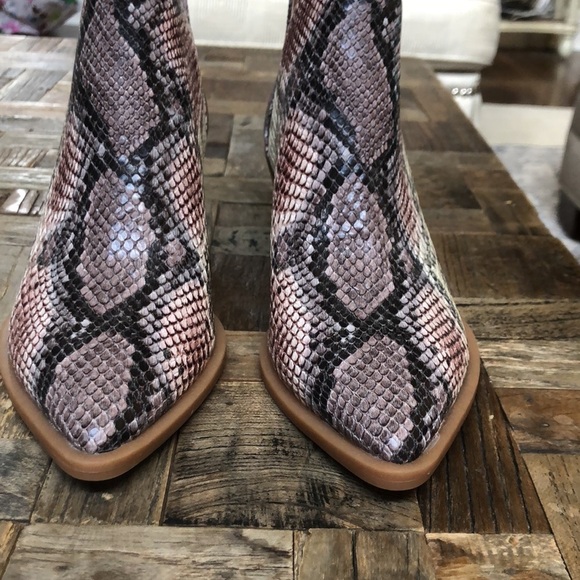 Dolce Vita NWOT Samy Snake Print Ankle Bootie - Picture 1 of 9